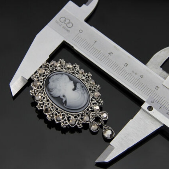 Cameo Pearl Crystal Rhinestone Brooch Pin - Picture 3 of 4